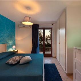 4 bedroom with pool and panoramic sea views near Serrento, sleeps 10